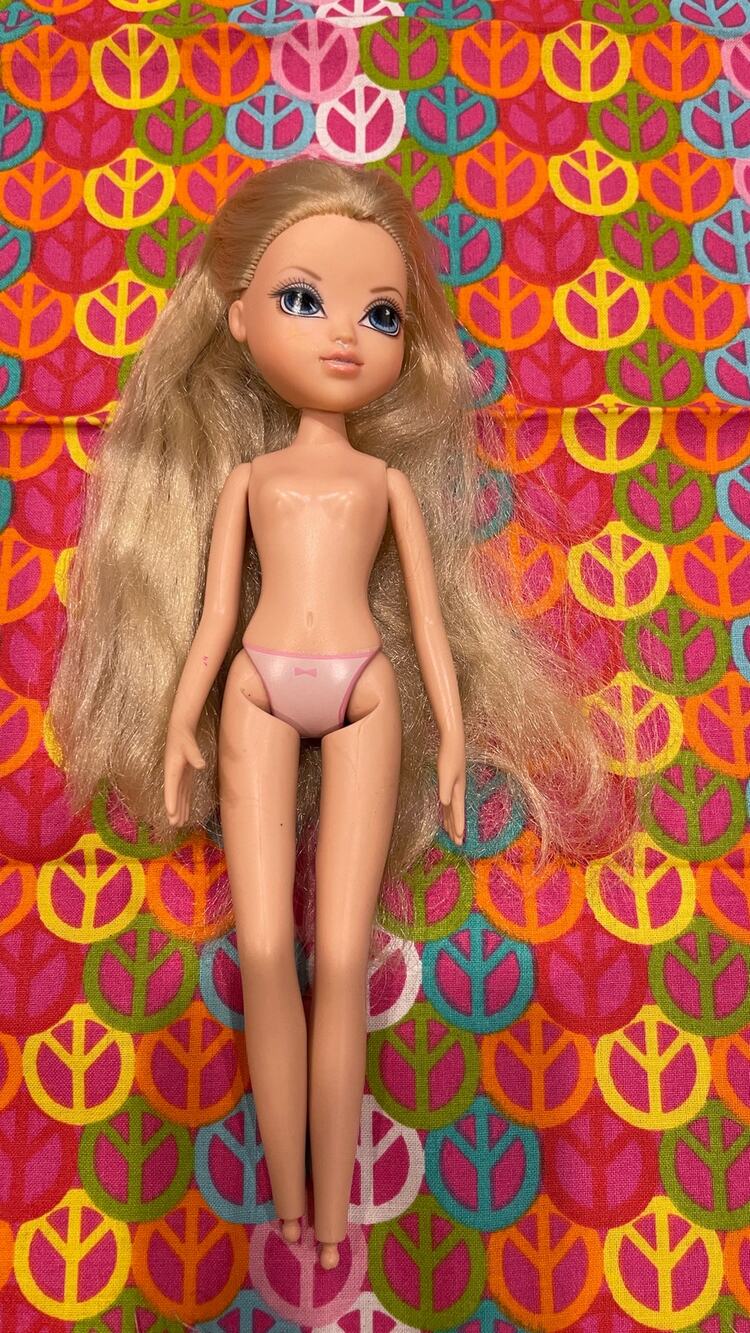 MGA 2009 Moxie Girlz Avery 9' Doll Blonde Nude as shown